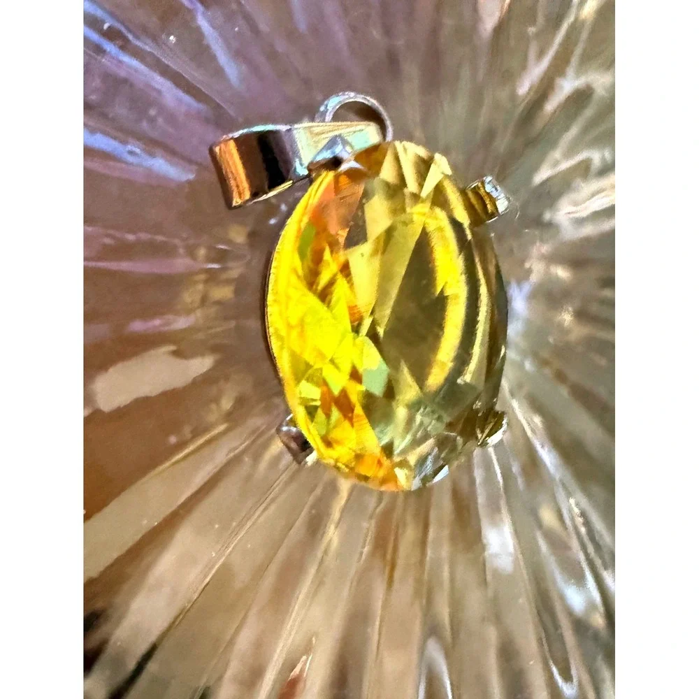 Unbranded Citrine Dainty Oval‎ Pendant Yellow Silver Tone Romantic Charm 1/4